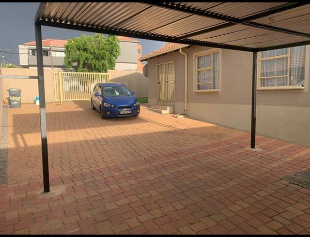 3 BEDROOM HOUSE FOR SALE IN COSMO CITY